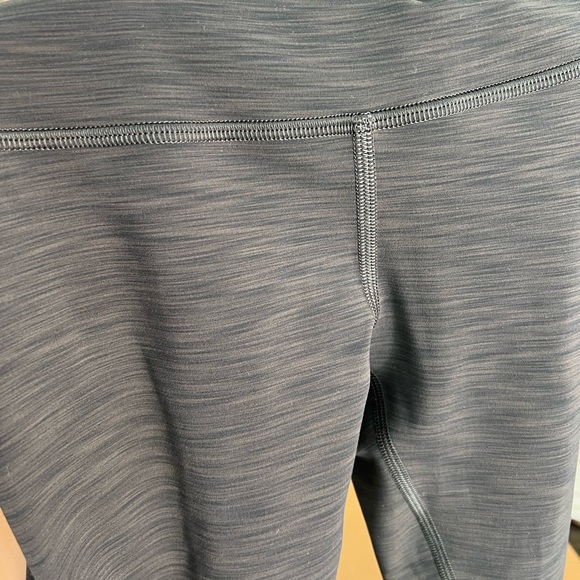 Lululemon Wunder Train Crop 23” size 4 - Picture 3 of 3